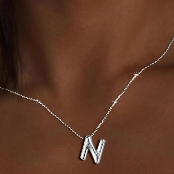 BRAND NEW, STILL IN THE PACKAGE Trendy Bubble Initial Charm and Necklace - Picture 1 of 2